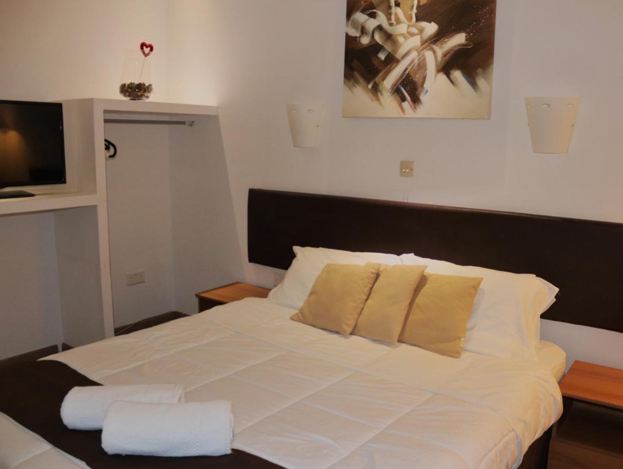 Sunstone Boutique Guest House Buġibba Екстериор снимка
