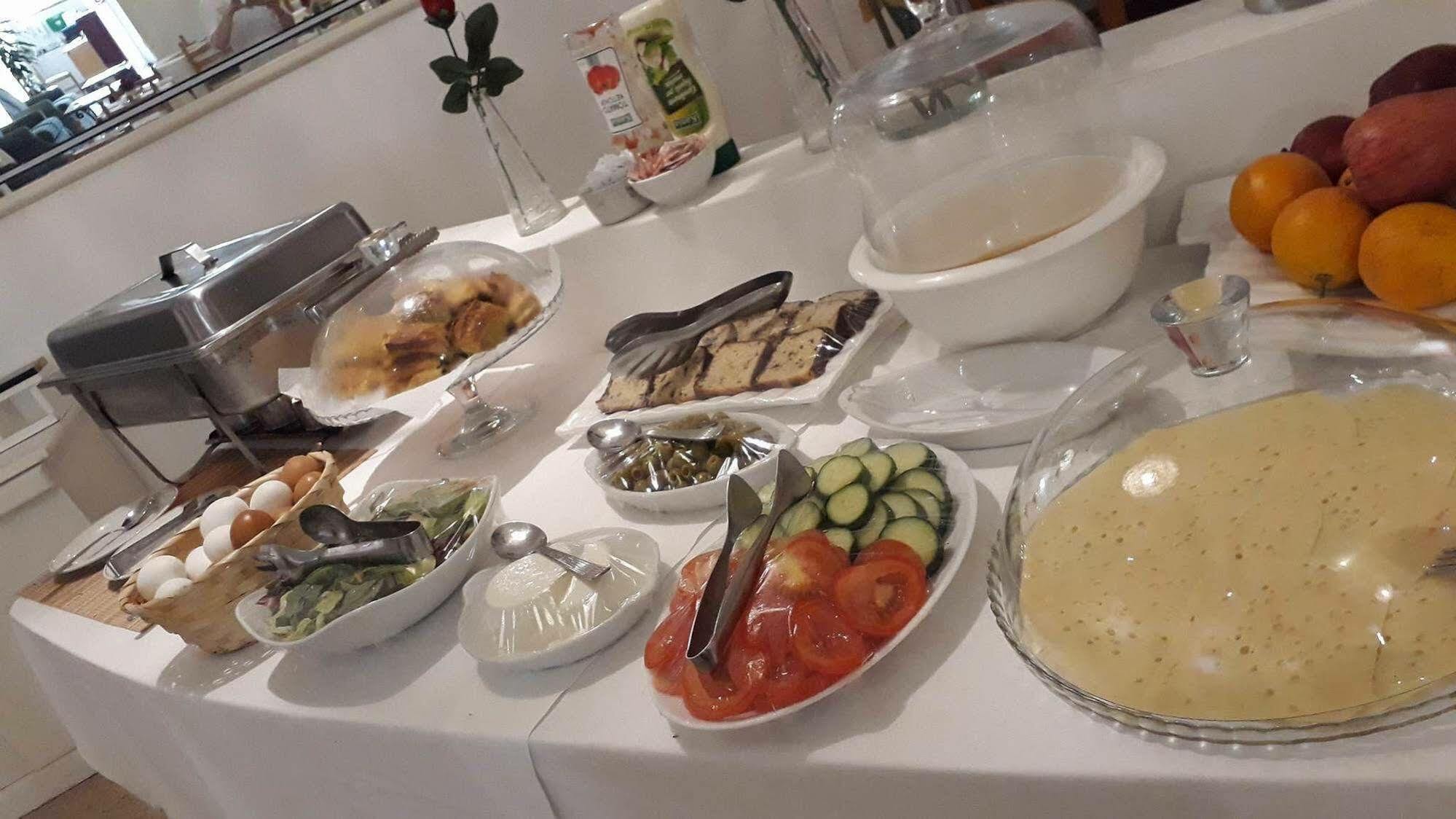 Sunstone Boutique Guest House Buġibba Екстериор снимка
