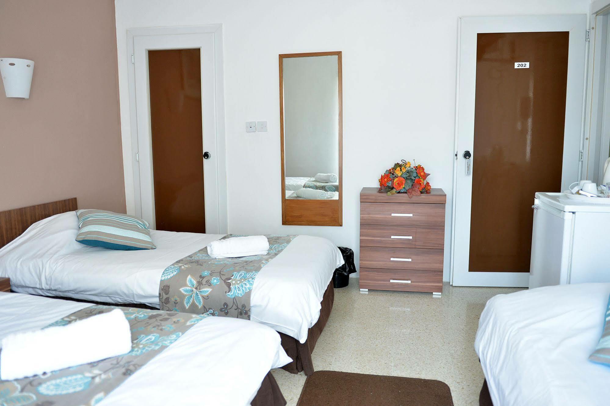 Sunstone Boutique Guest House Buġibba Екстериор снимка