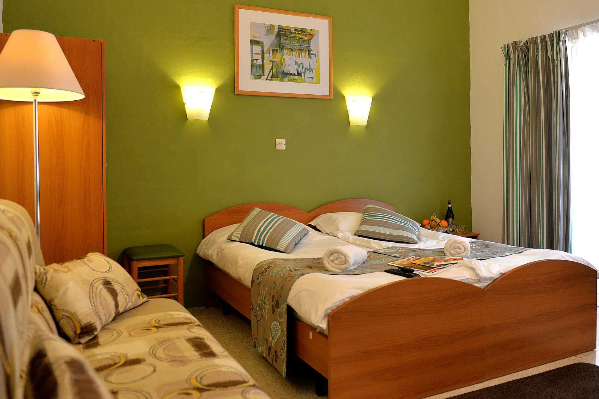 Sunstone Boutique Guest House Buġibba Екстериор снимка