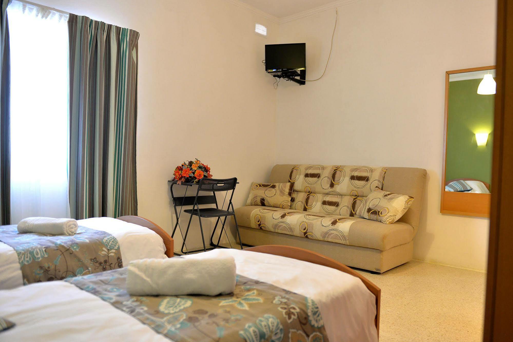 Sunstone Boutique Guest House Buġibba Екстериор снимка